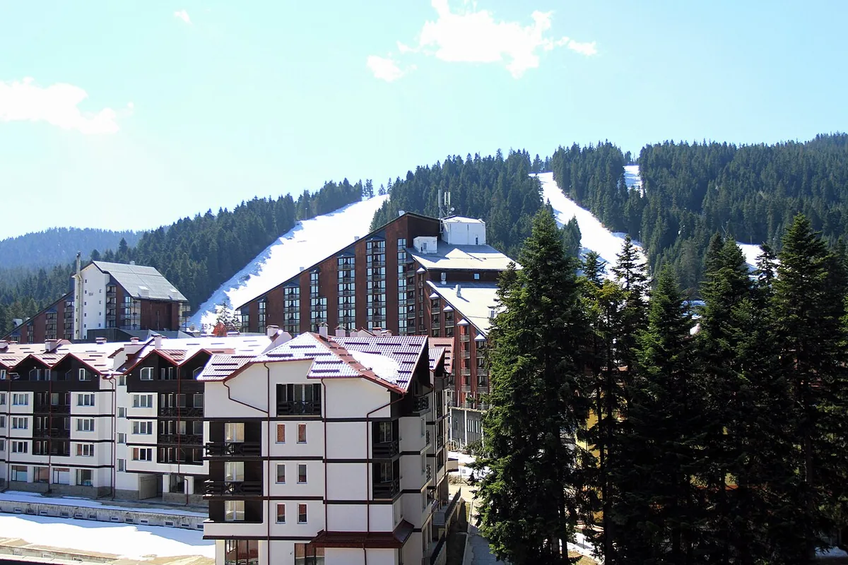 Ansicht von Borovets, Bulgarien. Keine Abbildung eines bestimmten Verleihgeschäfts.