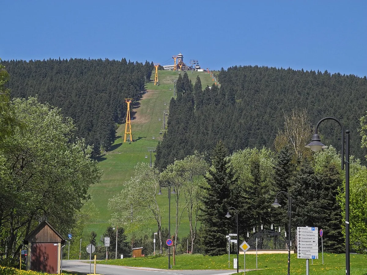 Ansicht von Fichtelberg, Deutschland. Keine Abbildung eines bestimmten Verleihgeschäfts.