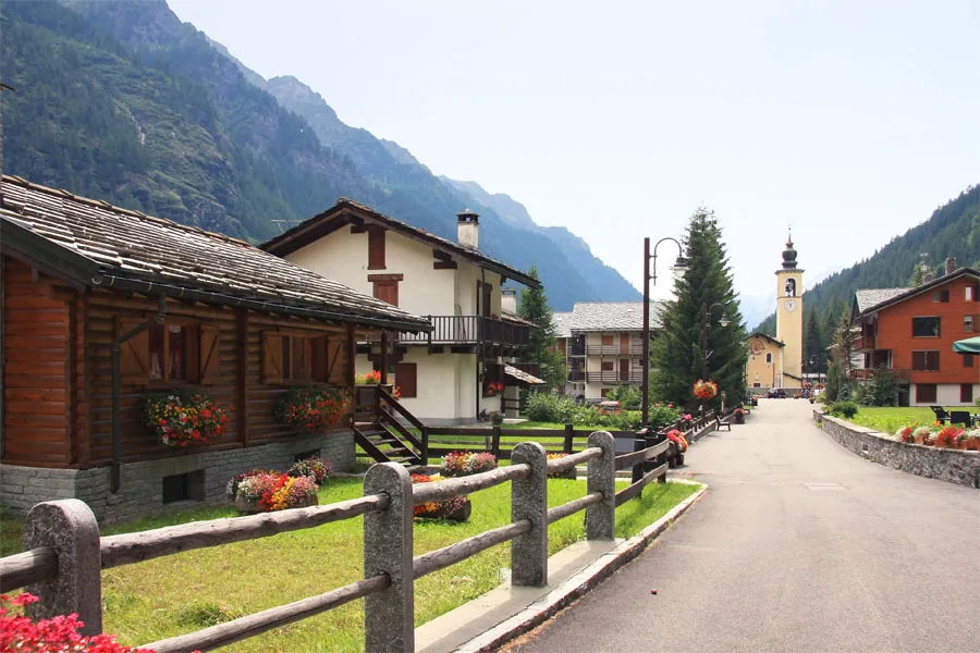 Ansicht von Gressoney La Trinité, Italien. Keine Abbildung eines bestimmten Verleihgeschäfts.