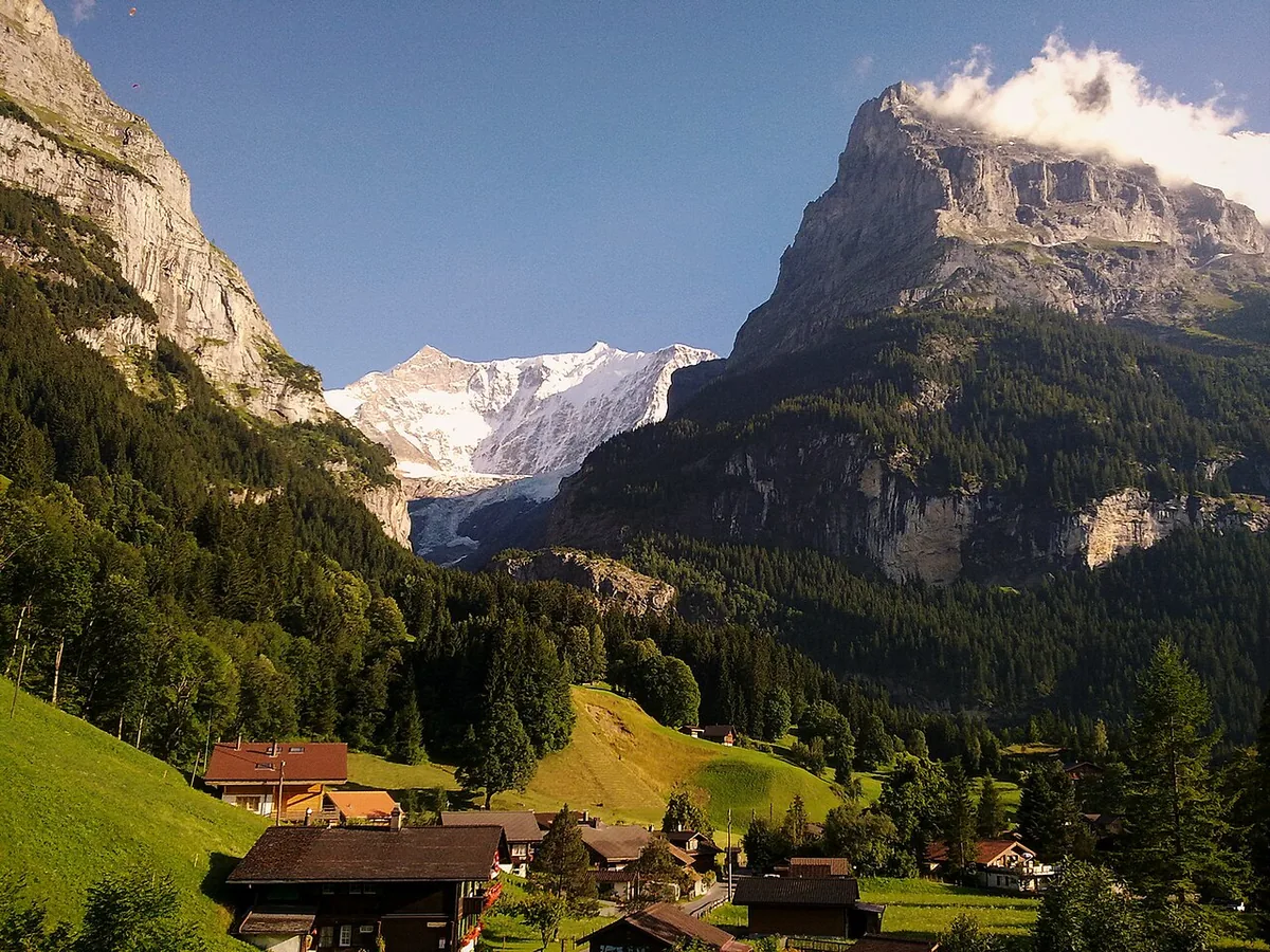 Ansicht von Grindelwald, Schweiz. Keine Abbildung eines bestimmten Verleihgeschäfts.