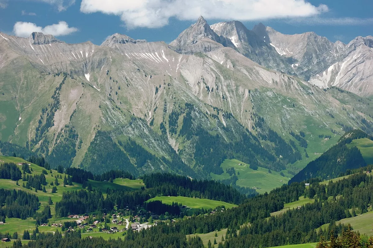 Ansicht von La Lécherette, Schweiz. Keine Abbildung eines bestimmten Verleihgeschäfts.