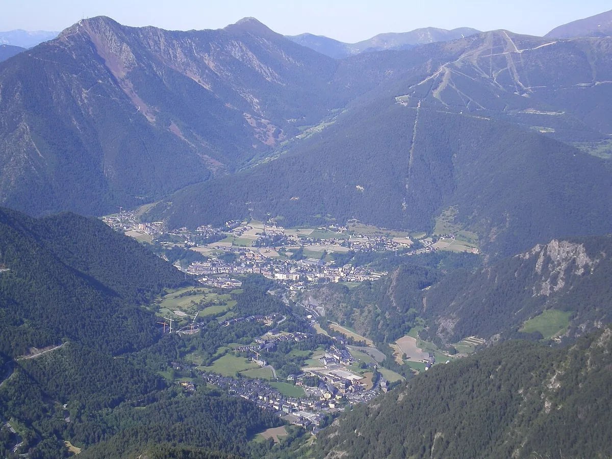 Ansicht von La Massana, Andorra. Keine Abbildung eines bestimmten Verleihgeschäfts.