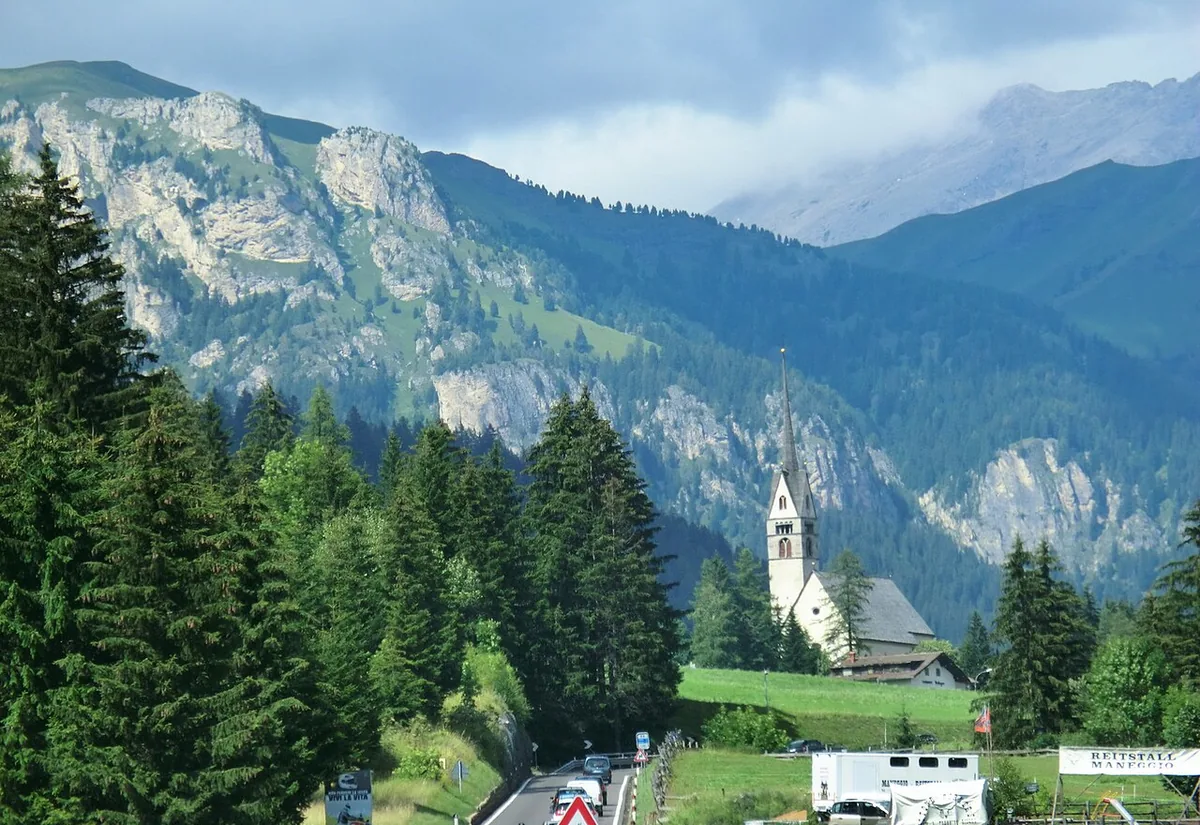 Ansicht von Vigo di Fassa, Italien. Keine Abbildung eines bestimmten Verleihgeschäfts.